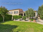 Maison à SAINT-JEAN-DE-MUZOLS