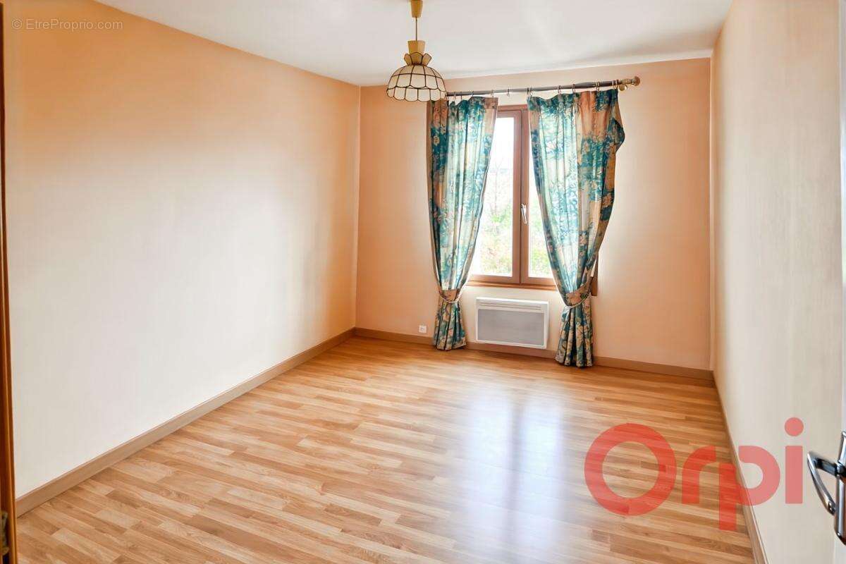 Maison à LA GUERCHE-SUR-L'AUBOIS