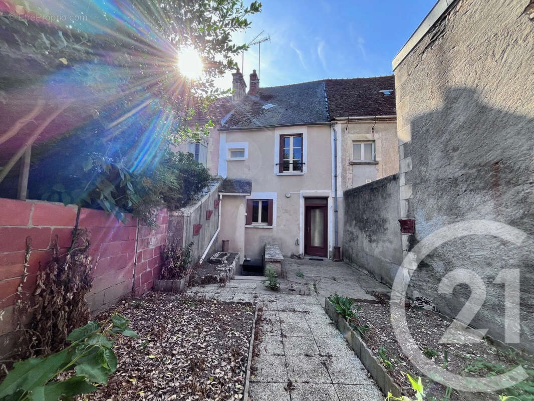 Maison à ENTRAINS-SUR-NOHAIN