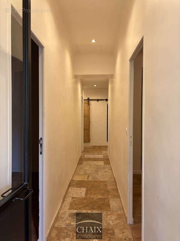 À vendre   Superbe T4 rénové en plein cœur d'Aubagne - photo 3