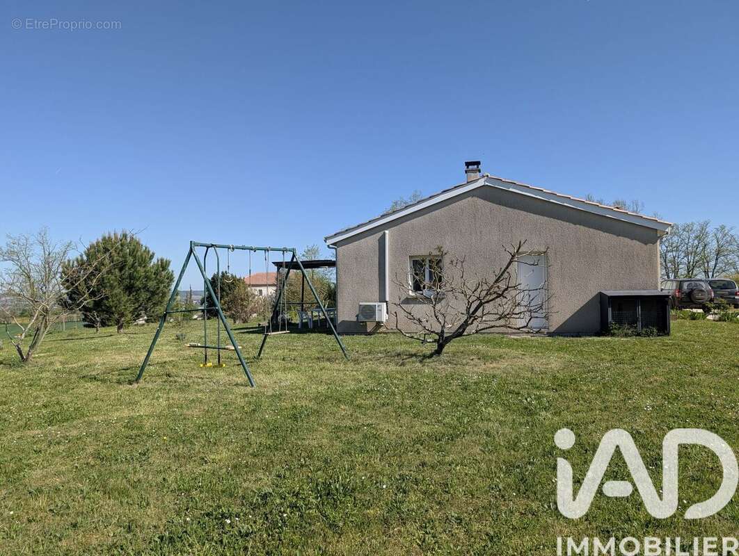 Photo 2 - Maison à GALAPIAN