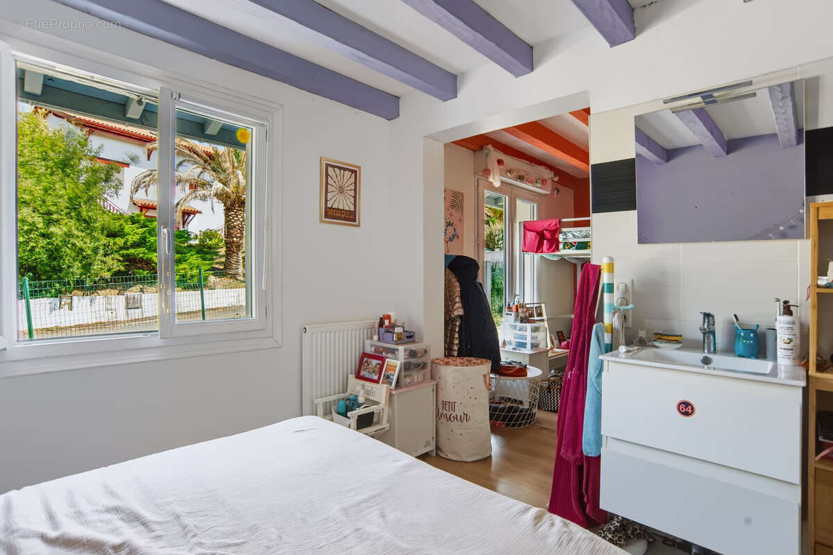 Ascain, maison de type 5 de 170 m2 sur parcelle 734 m2 - photo 8