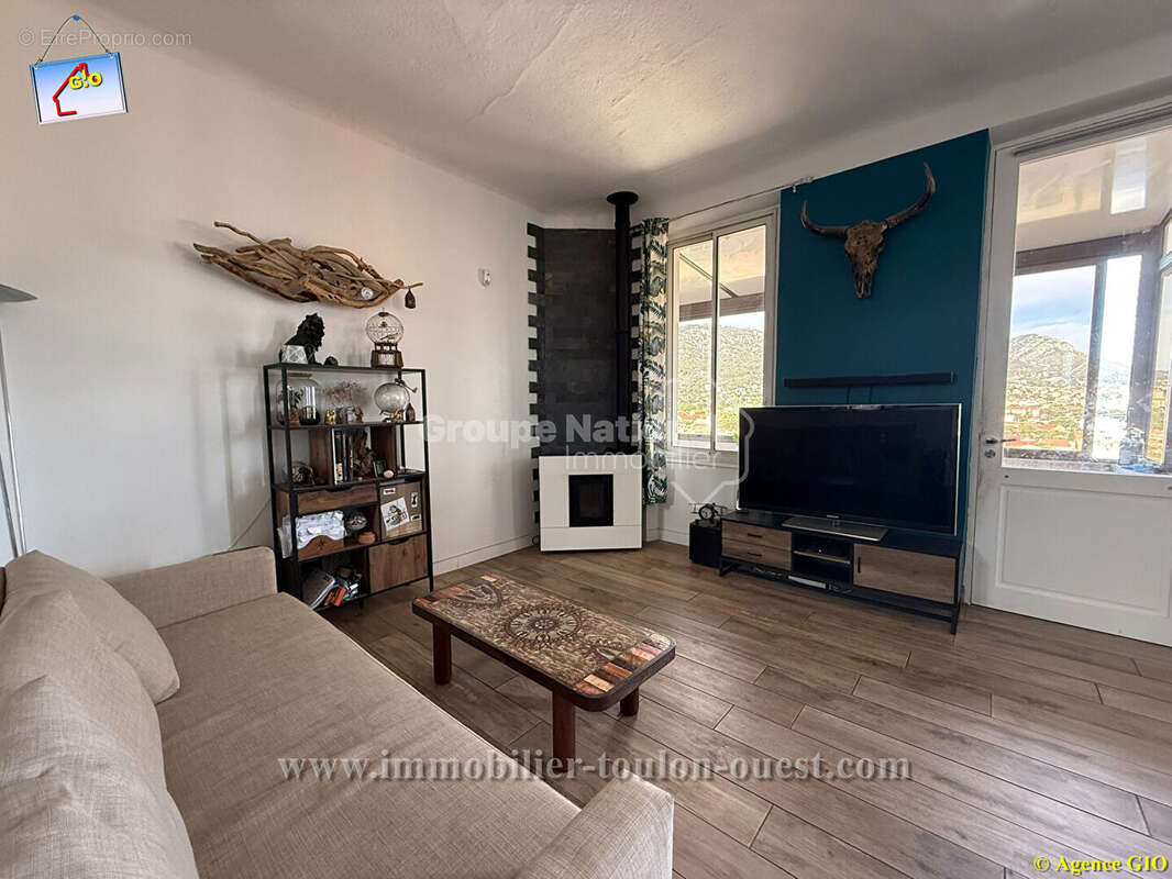 Toulon ouest - villa t4 de 90 m² - terrasses -  garage  - terrain de 300 m² - vue degagee - photo 3
