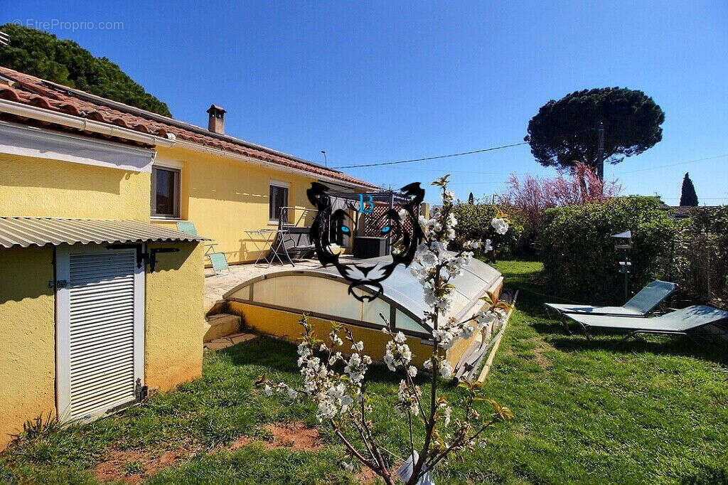 Maison à LE MUY