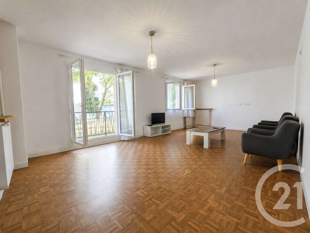 Appartement à SAINT-MAUR-DES-FOSSES