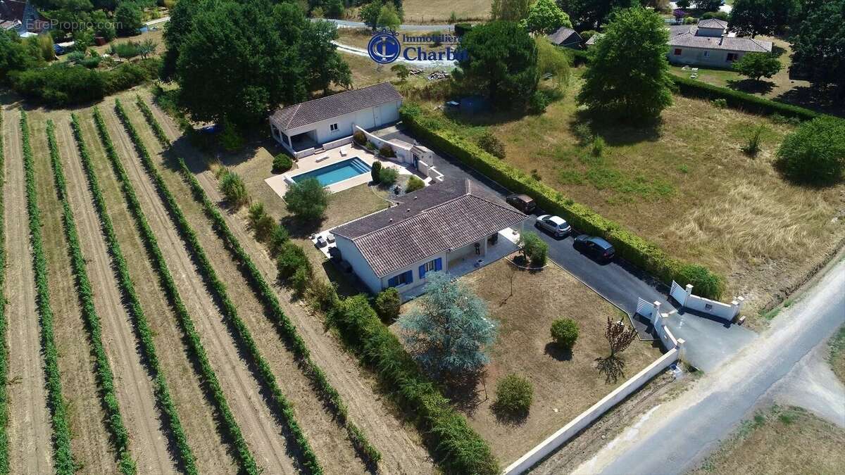 Maison avec piscine et double garage - photo 22