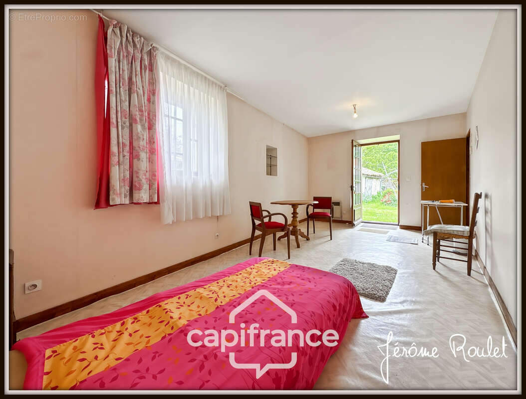 Maison en pierre à vendre 5 pièces 3 chambres Dépendances Terrain 1,5 ha Champigny-En-Rochereau (86) - photo 14