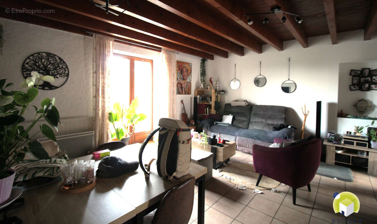 Maison à CURTAFOND