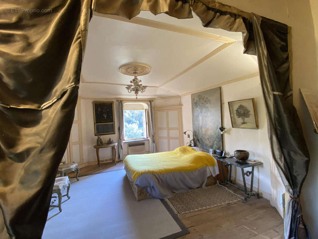 chambre - Maison à BROUSSES-ET-VILLARET