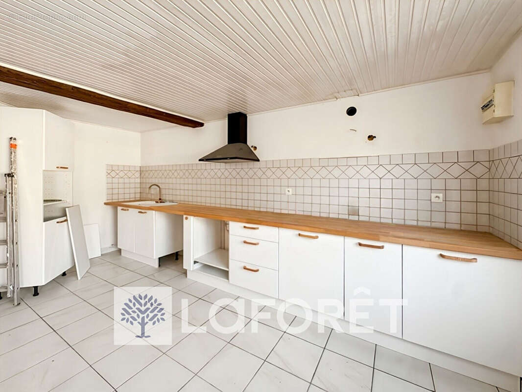 Maison à SAINT-GENIS-DE-SAINTONGE