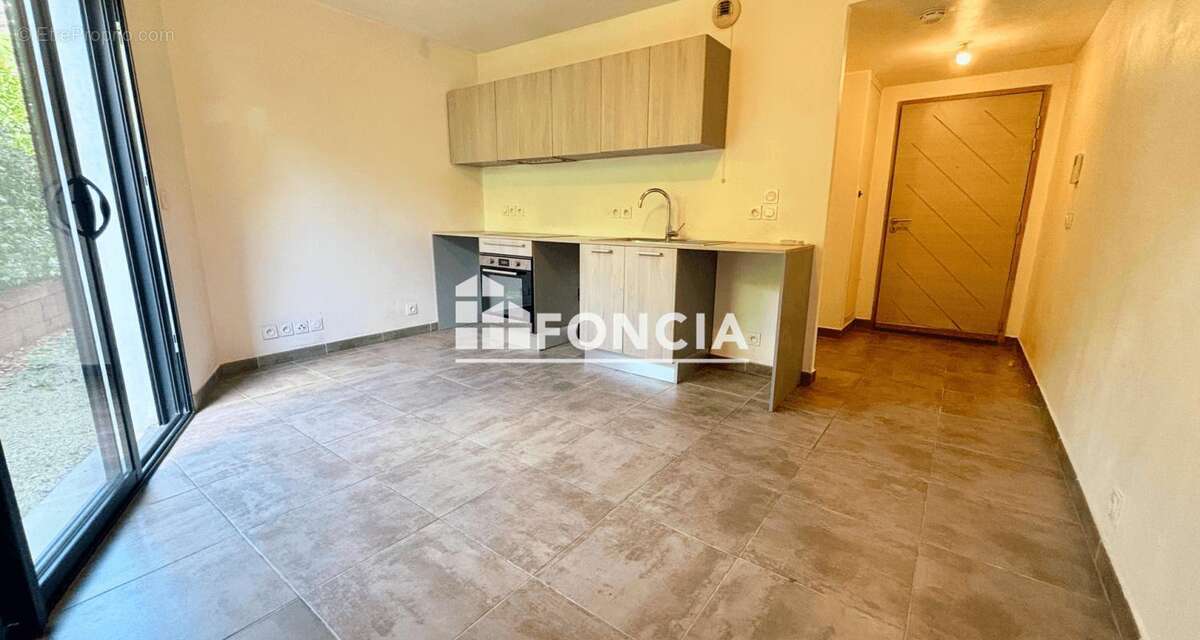VENCE - Studio 22m2 - parking sécurisé - cave - photo 2