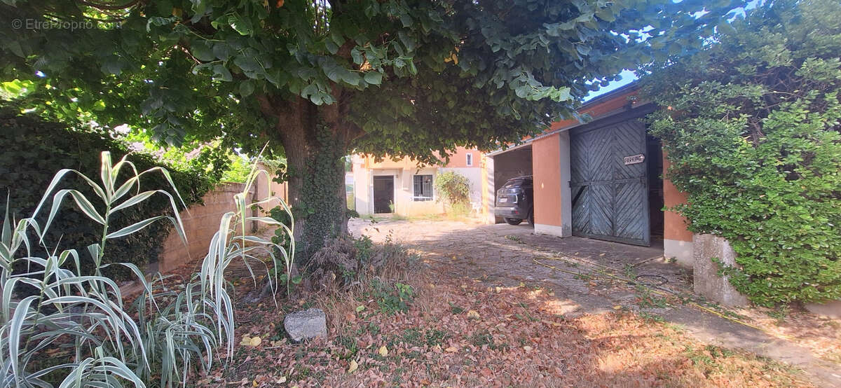 Maison bourgeoise de 190m2,6 chambres,sous-sol,cave,double garage,dependance terrain 806m2. - photo 4