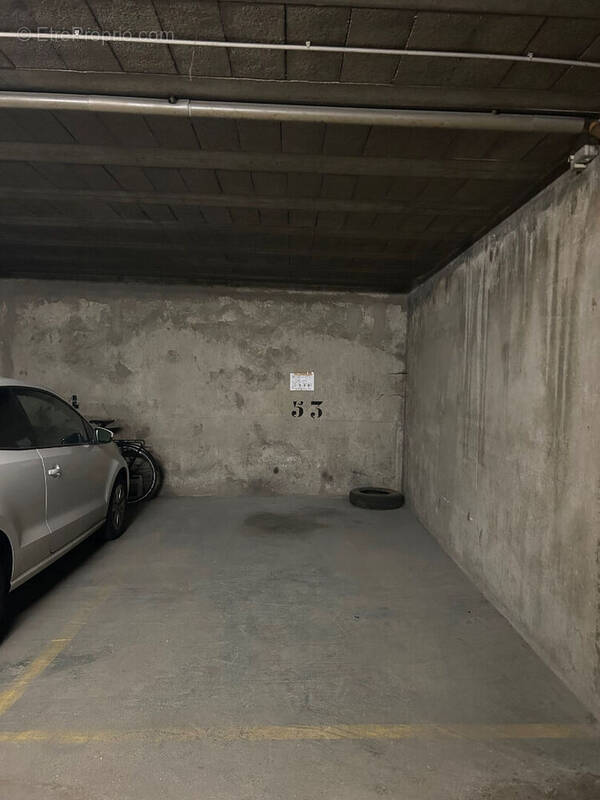 Parking à PARIS-12E