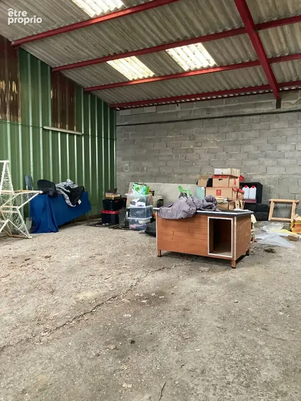 Local d'activités et entrepôt de 1140m² en parpaing et tôles galvanisées - photo 4