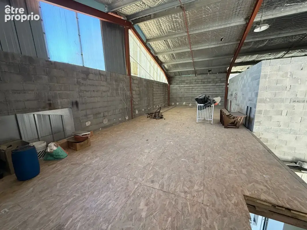 Local/bureau à vendre 150 M2 quai de déchargement, jardin VILLELAURE (84) - photo 4