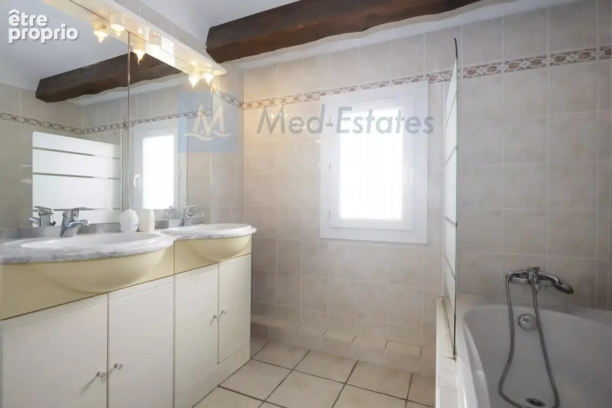 Maison - 2 chambres piscinable et extension possible avec vue panoramique sur le château et village de Grimaud - photo 16