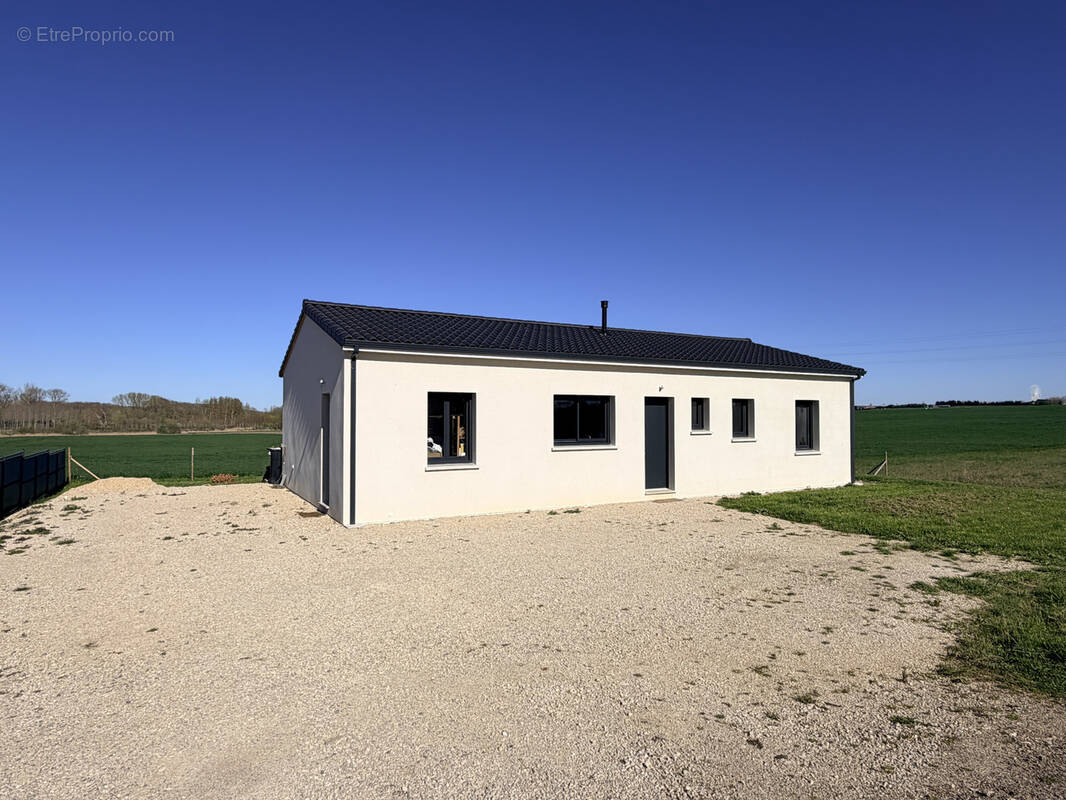 Maison à JAUNAY-CLAN