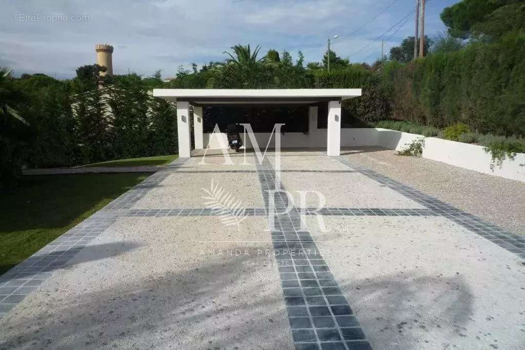 Maison à VALLAURIS