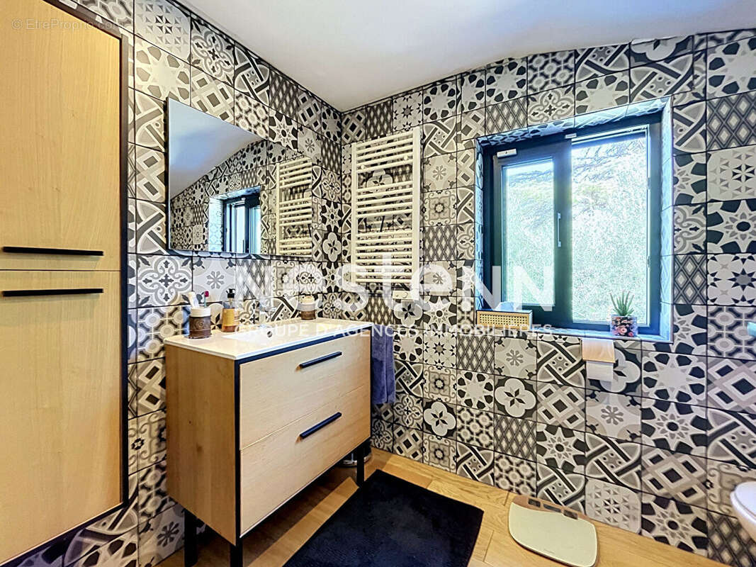 Villa rénovée de 160m2 habitables, 5 pièces, 3 chambres dont 1 de plain-pied, piscine 4x8m, terrain détachable constructible - photo 12