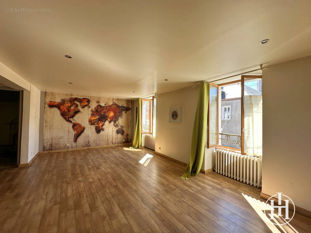 À SAISIR : Opportunité d’investissement - Ancien bar-restaurant avec logement de fonction - 260m2 - - photo 2