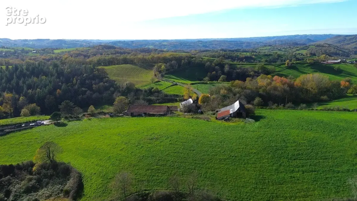 Corps de ferme de caractère avec + de 25 hectares + plusieurs dépendances - photo 4