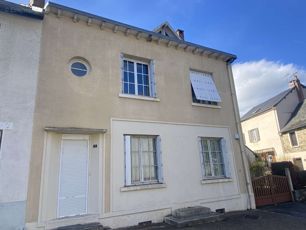 Maison à ARNAC-POMPADOUR