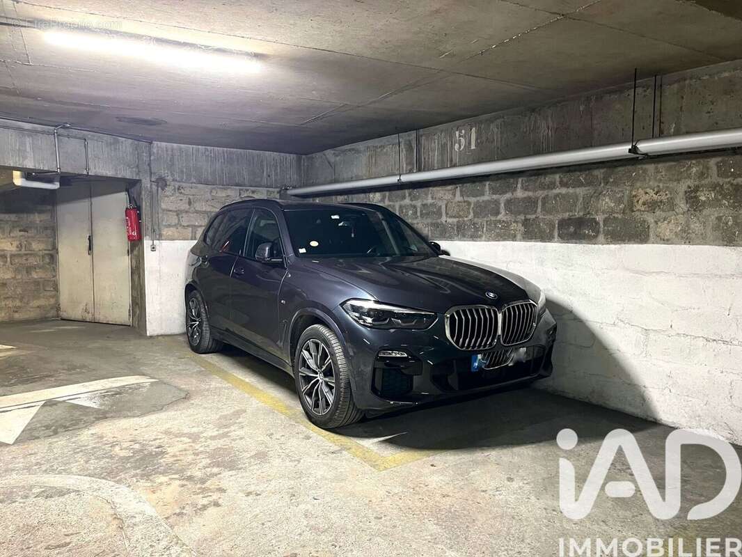 Photo 3 - Parking à PARIS-15E
