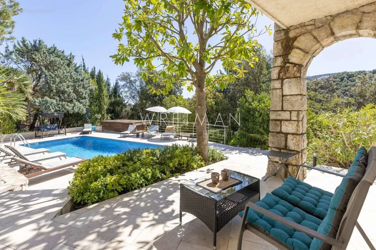 Maison à MANDELIEU-LA-NAPOULE