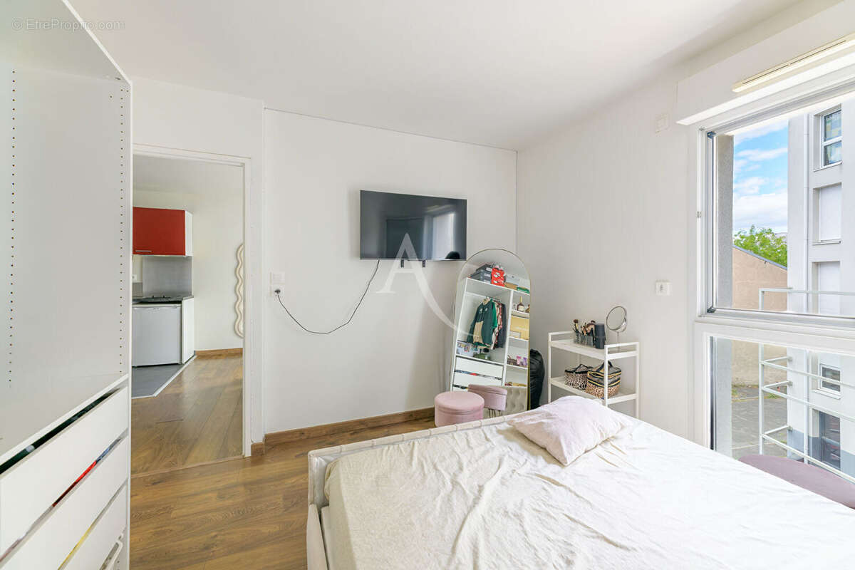 Investissez à Tours dans un T2 récent avec parking et locataire en place - photo 4