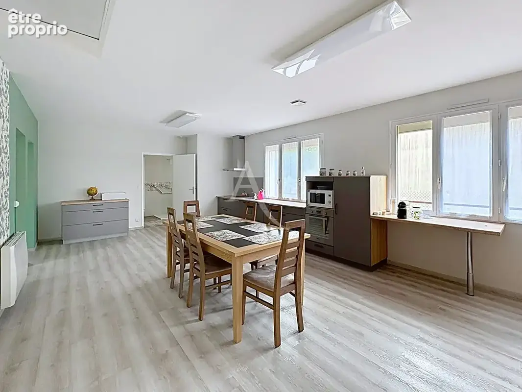 Maison de plain-pied 94 m² à Distré (Pocé), proche des commerces. - photo 3