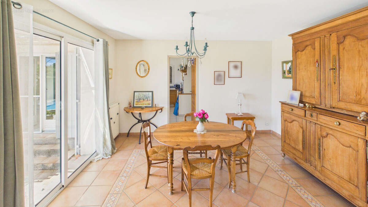 Maison à EYRAGUES