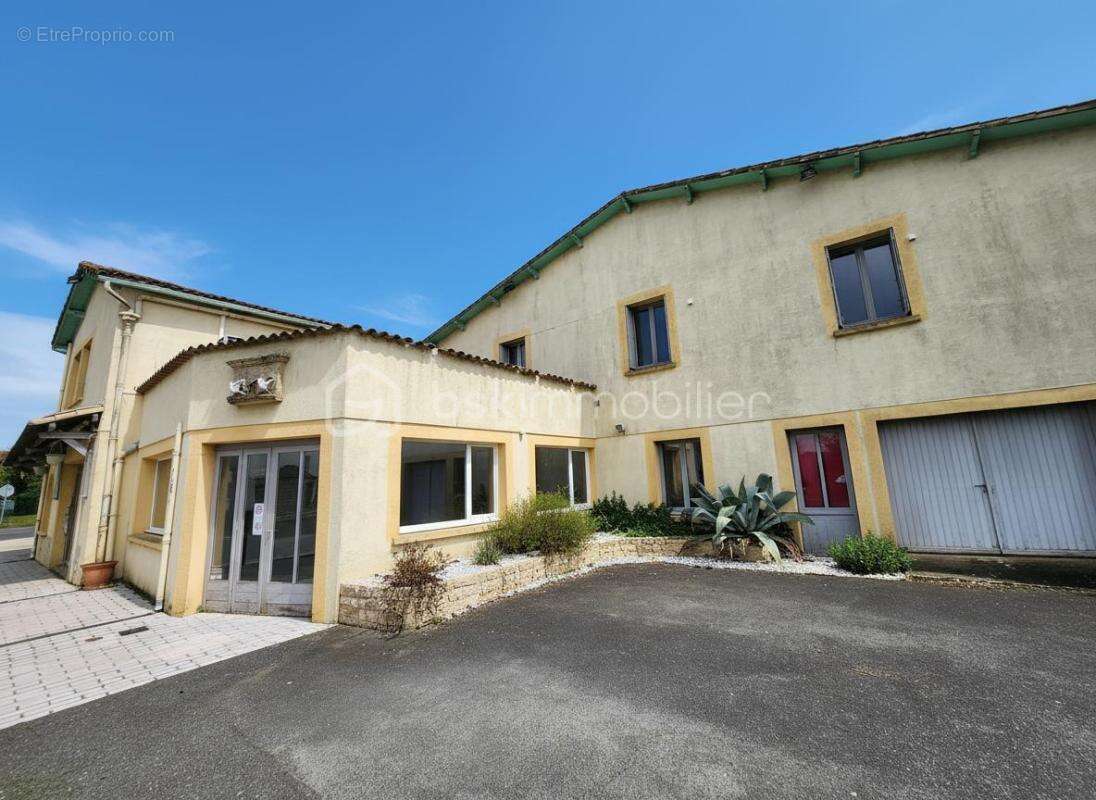 Appartement à CHENAY