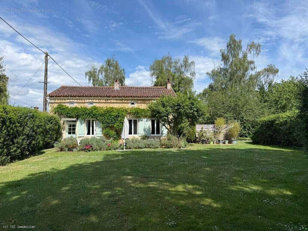 Maison à NANTEUIL-EN-VALLEE