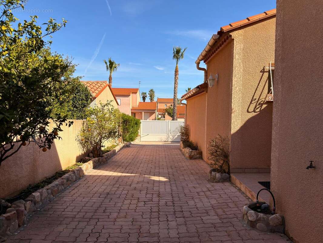 Maison à VILLENEUVE-DE-LA-RAHO