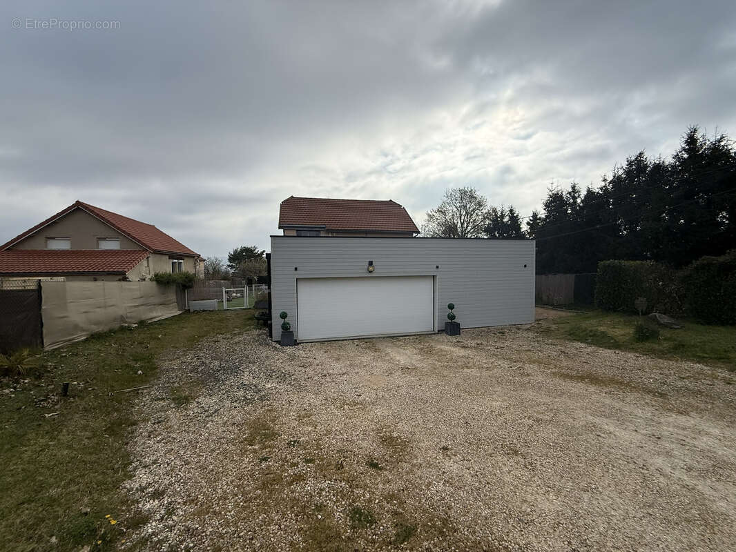 Maison à SAINT-PRIEST-BRAMEFANT