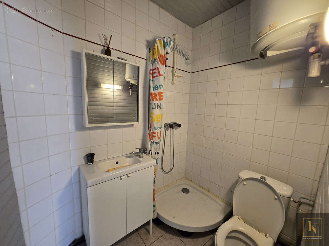 Nantes, Talensac, studio de 18m2 situé dans une cour intérieure avec cave et parking collectif. - photo 2