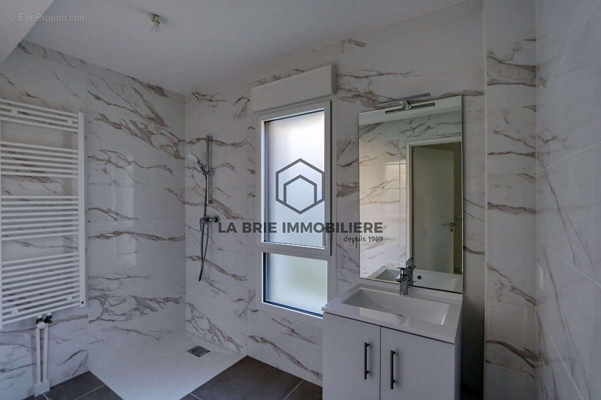 Appartement à RUBELLES