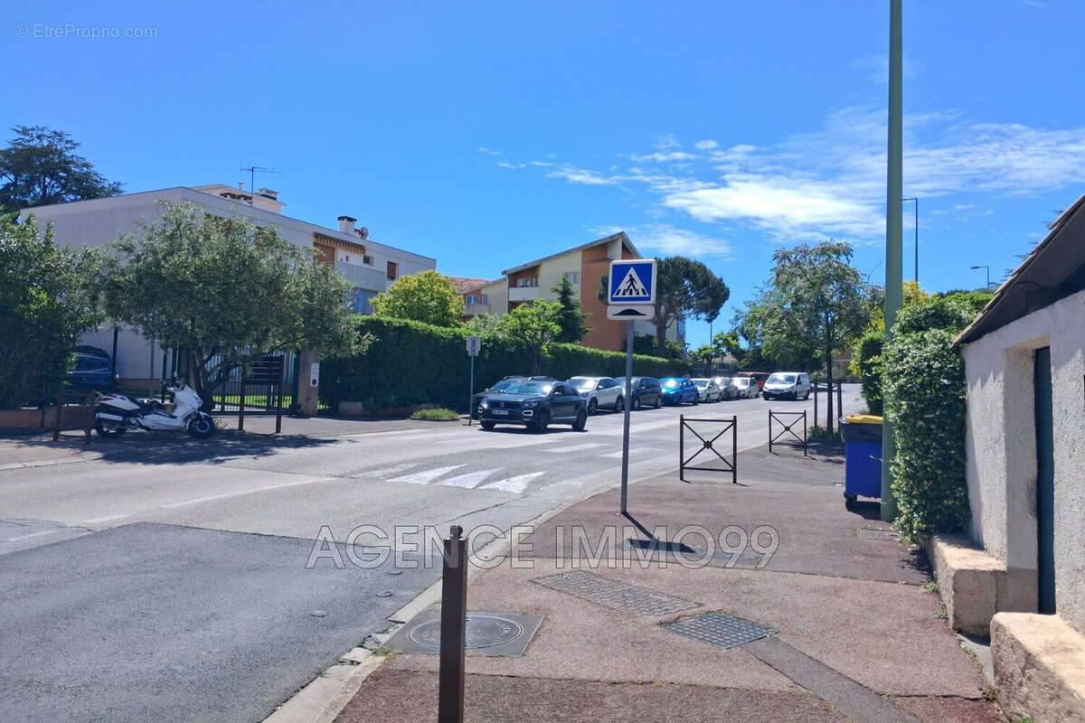 Parking à LE CANNET