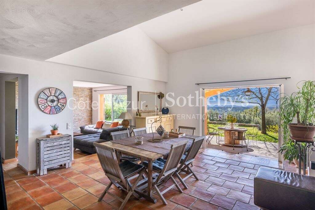 Maison à CHATEAUNEUF-GRASSE