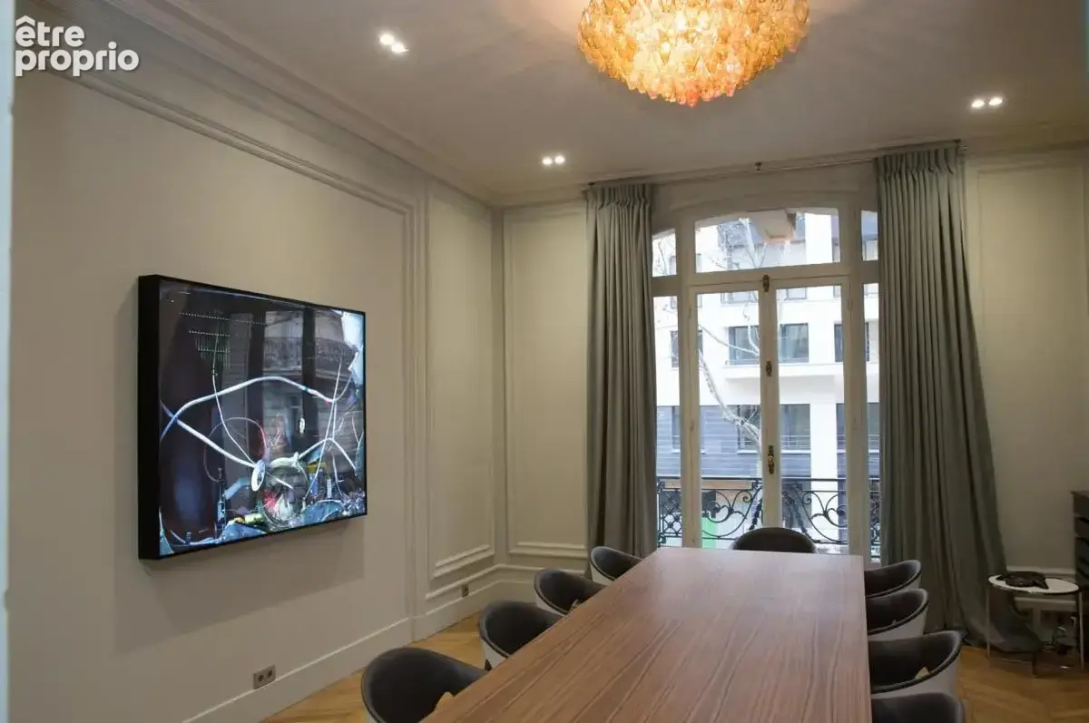 A VENDRE Paris 16ᵉ – Avenue Victor Hugo – Superbe appartement / local professionnel - photo 3