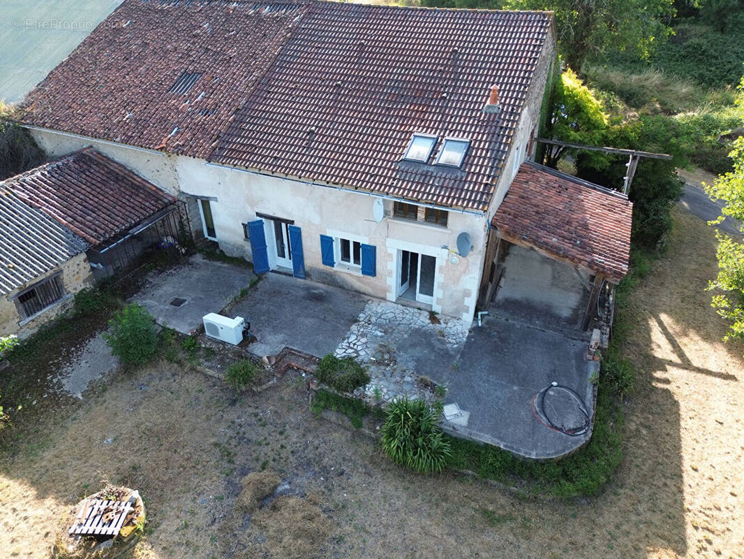 Maison à MILLAC