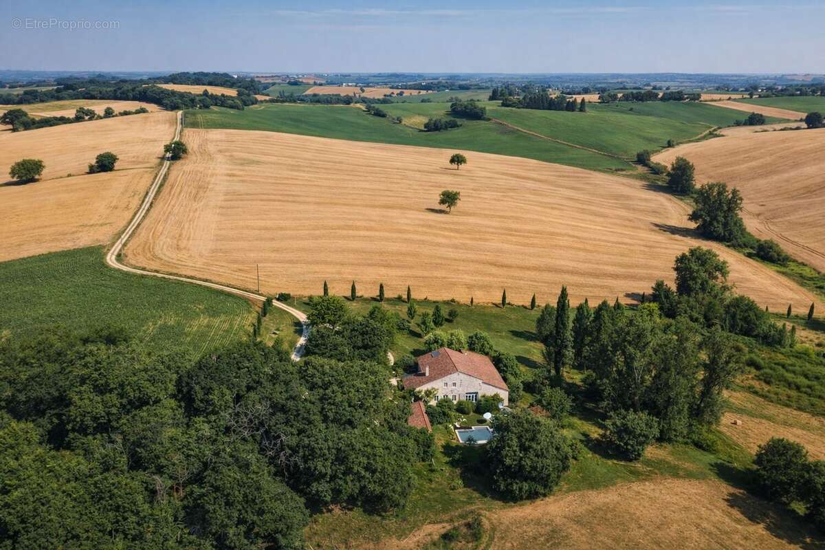 Maison à LA ROMIEU