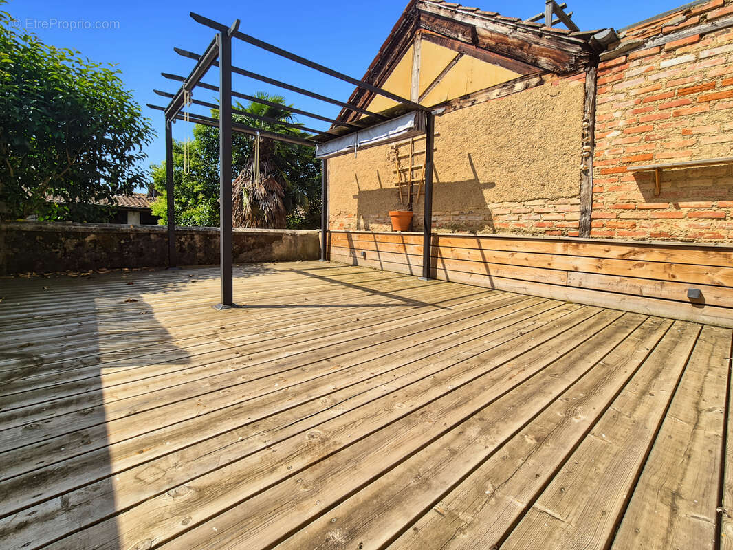 Maison de ville T5 de 172m2 avec 2 garages, cour et terrasse suspendue - photo 10