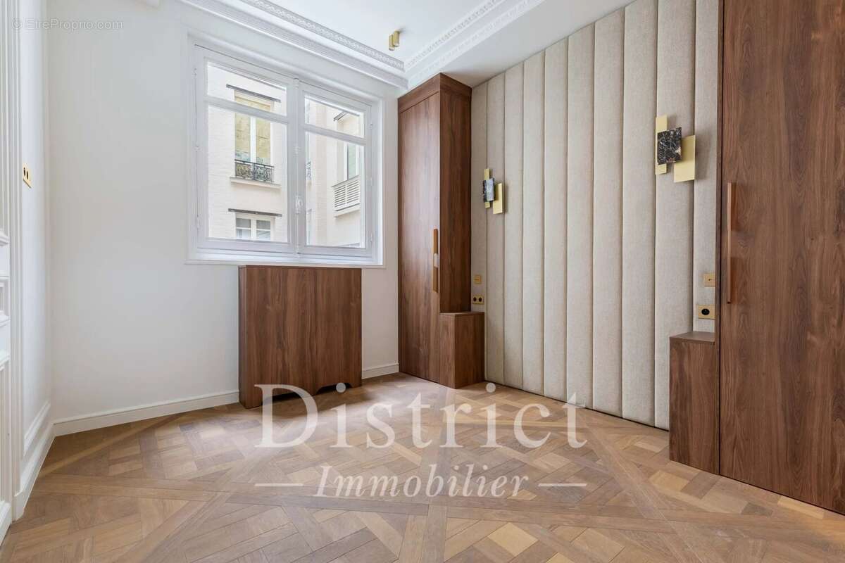 Appartement à PARIS-8E