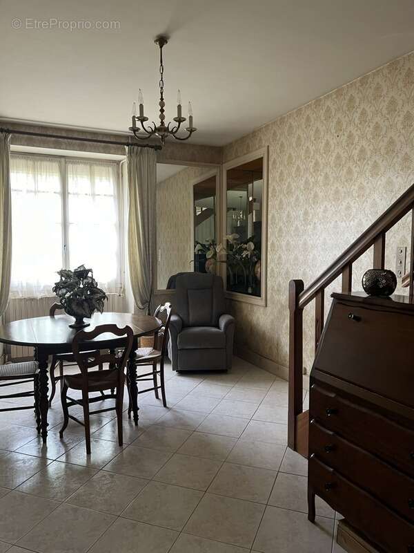 Maison à CHAMPAGNE-MOUTON