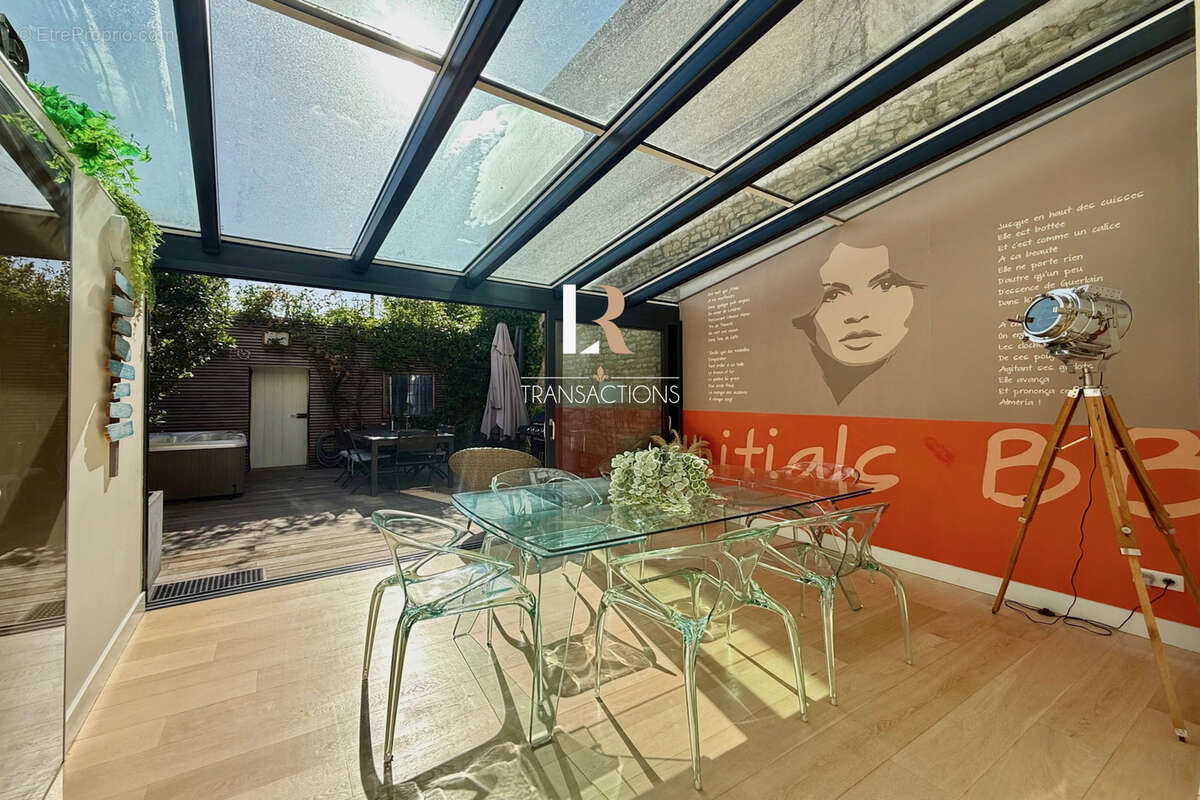 Marché central - Maison unique au design ultra contemporain avec extérieur - photo 9