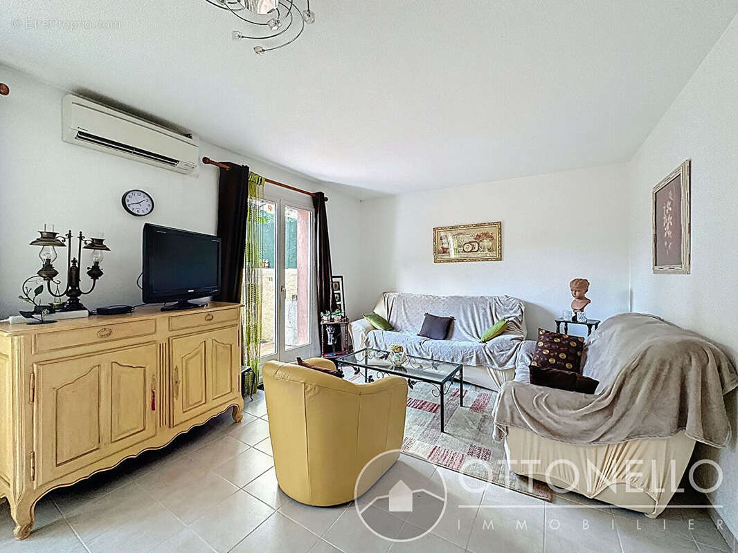 Maison à ROQUEBRUNE-SUR-ARGENS