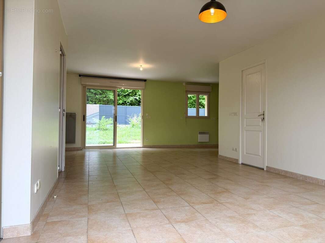 Séjour - Maison à CONNERRE