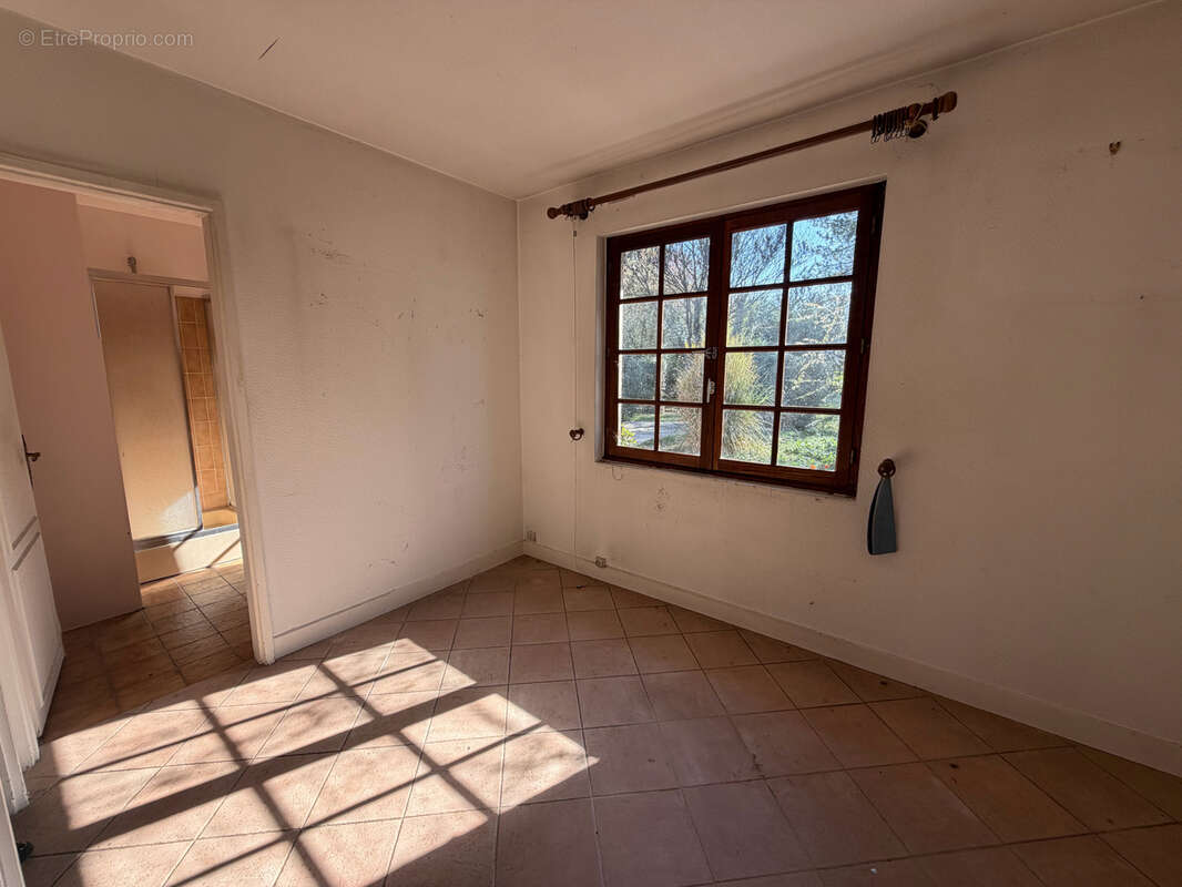 HOUDAN Maison de 200 m2 avec jardin clos de 1000 m2 - photo 6