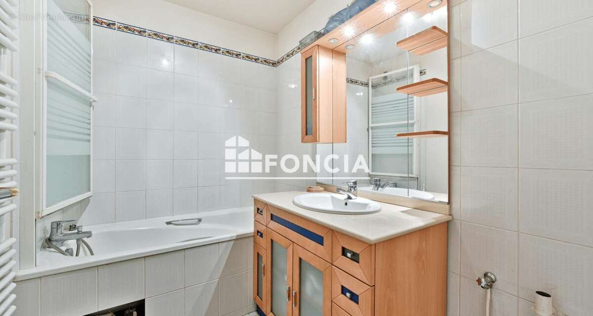 Appartement à LE PLESSIS-ROBINSON